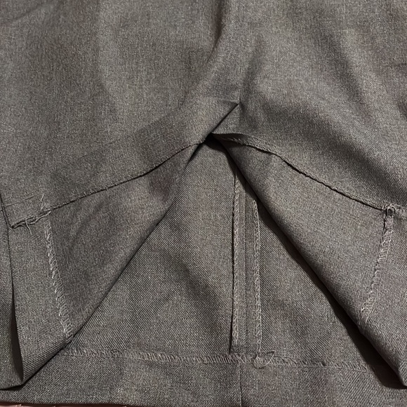 Womens size 14 gray skirt with button and zipper closure and elastic on sides - Picture 7 of 7